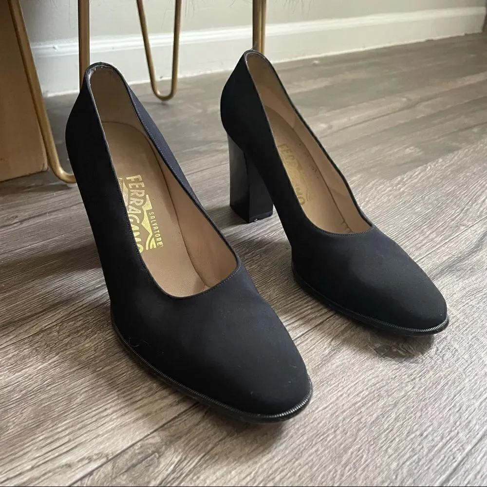 SALVATORE FERRAGAMO vintage Square Toe Pumps